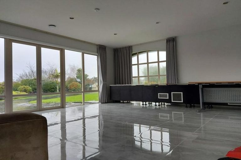 Photo of property in 17 Burgundy Park Avenue, Henderson, Auckland, 0612