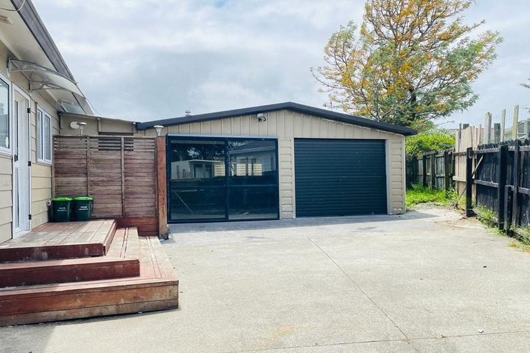 Photo of property in 7 Etherton Drive, Weymouth, Auckland, 2103