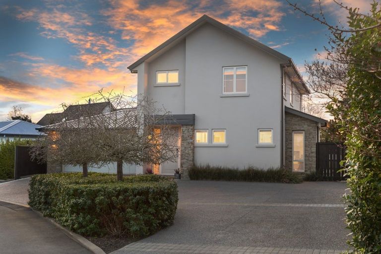 Photo of property in 2 Glen Bridge Lane, Harewood, Christchurch, 8051