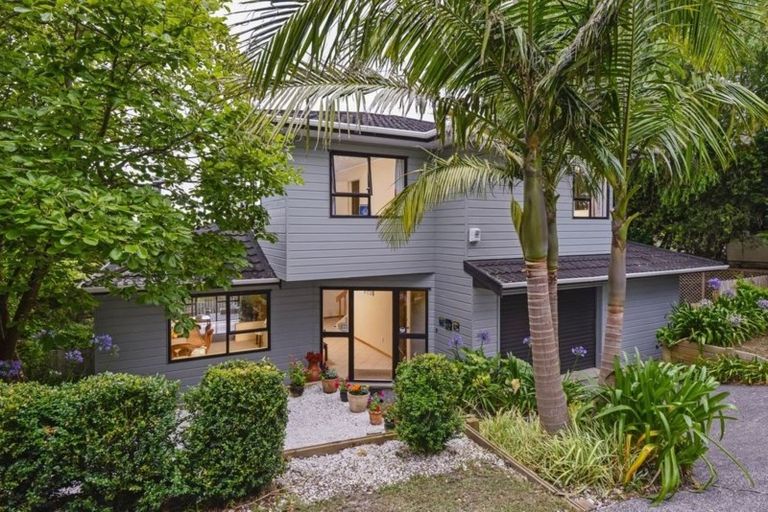 Photo of property in 947 East Coast Road, Torbay, Auckland, 0630