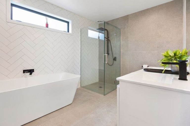 Photo of property in 70b Colwill Road, Massey, Auckland, 0614