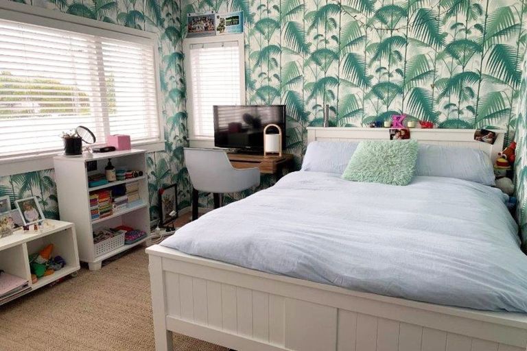 Photo of property in 17 Morley Street, New Plymouth, 4310