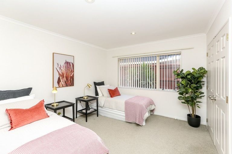 Photo of property in 6 Frank Frethey Place, Highlands Park, New Plymouth, 4312