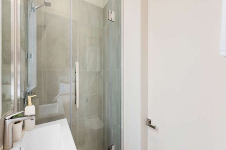 Photo of property in 10a Helleur Road, Massey, Auckland, 0614