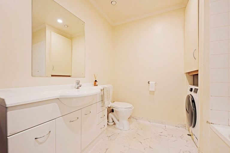 Photo of property in Terrace Heights Apartments, 13d/163 The Terrace, Wellington Central, Wellington, 6011