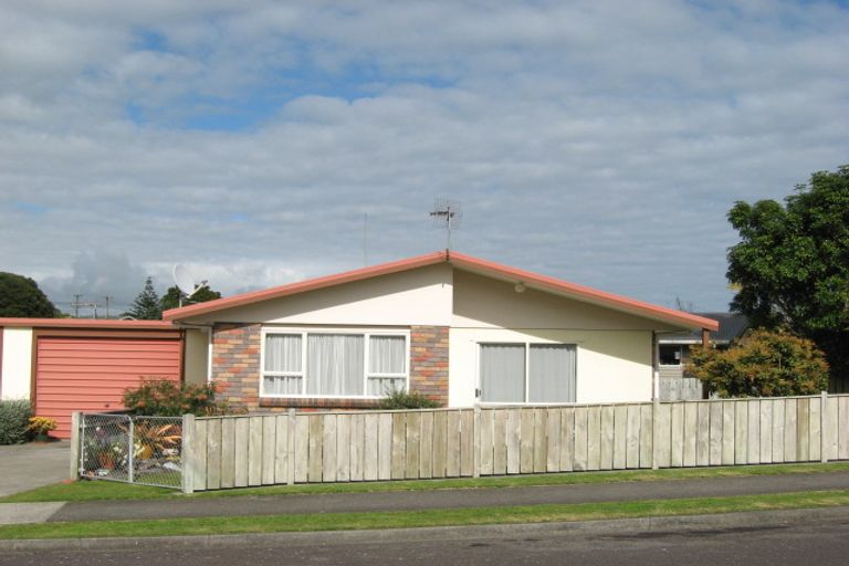 Photo of property in 2 Cassia Place, Bell Block, New Plymouth, 4312