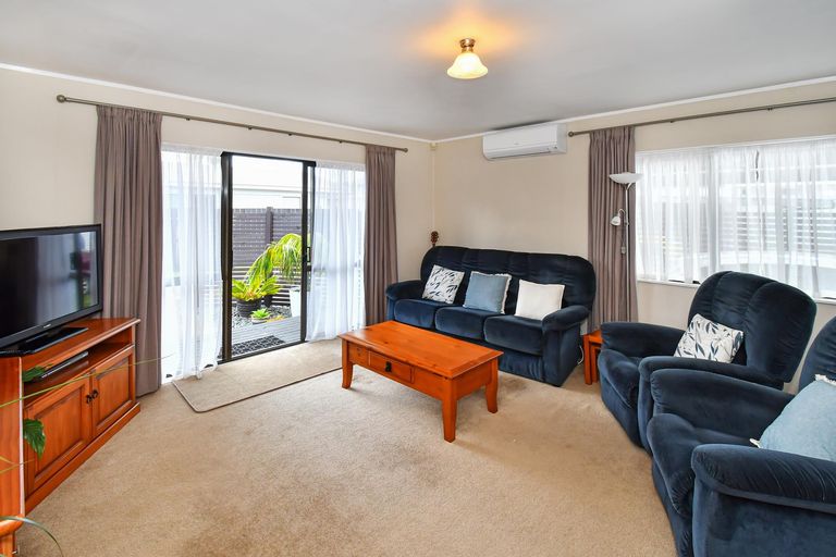 Photo of property in 2/160 Porchester Road, Papakura, 2110