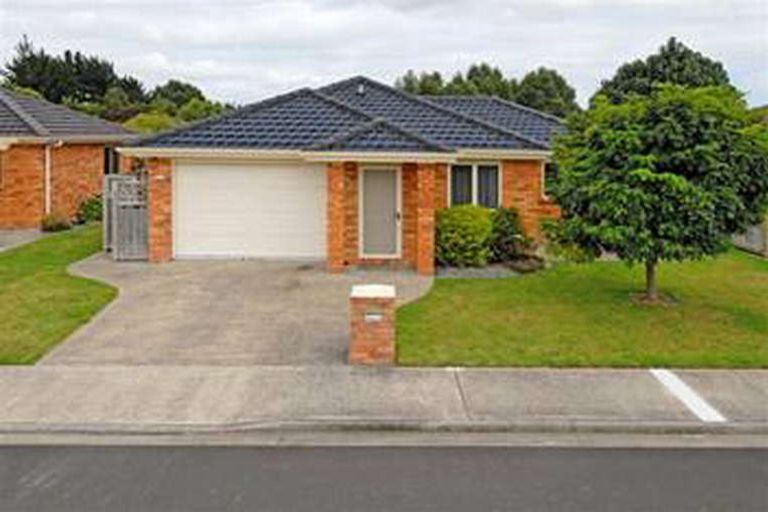 Photo of property in 67 Sovereign Isle Lane, Rototuna, Hamilton, 3210