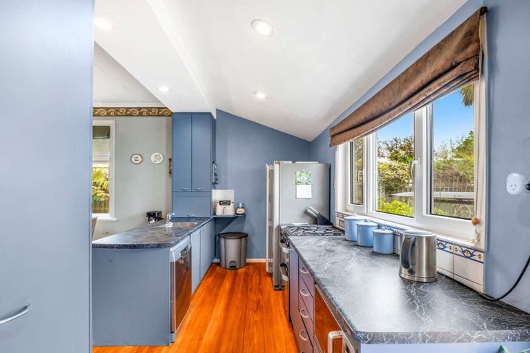 Photo of property in 15 Cleveland Street, Edgeware, Christchurch, 8013