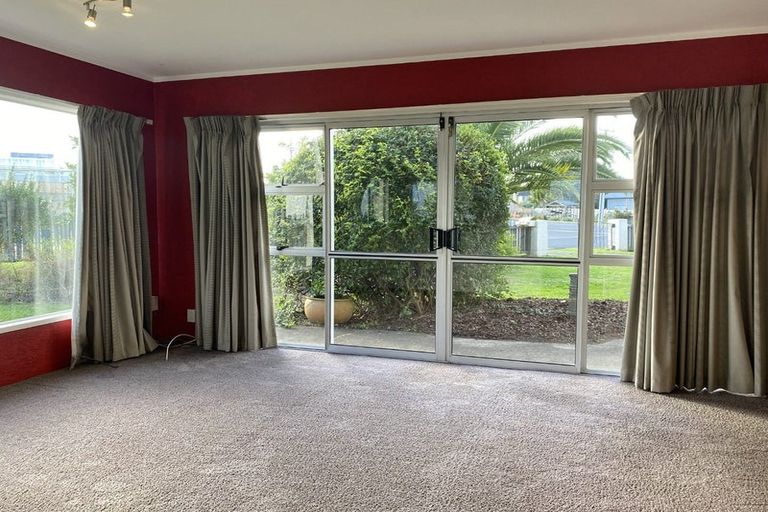 Photo of property in 1 Albatross Road, Red Beach, 0932