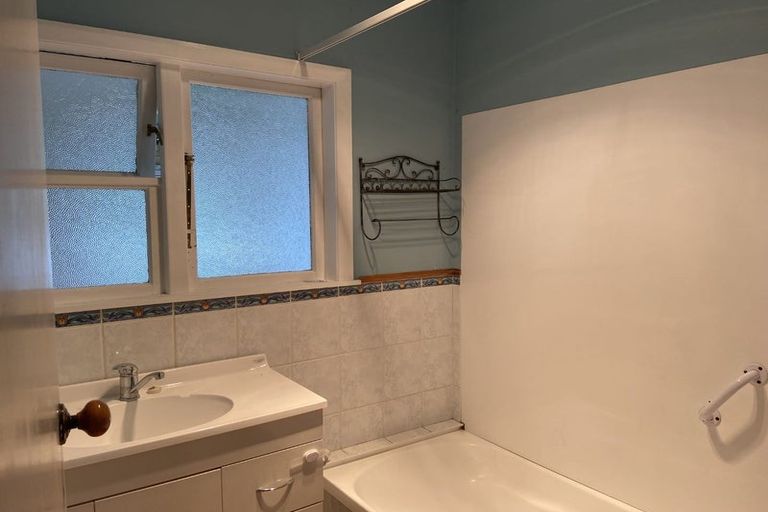 Photo of property in 28 Blue Mountains Road, Silverstream, Upper Hutt, 5019