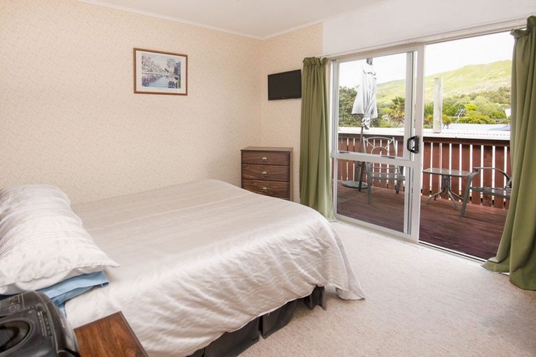 Photo of property in 5 Gillies Crescent, Waimarama, Havelock North, 4294