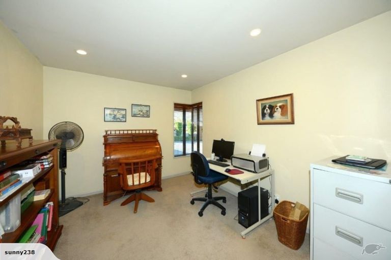 Photo of property in 5 Arundel Gate, Avonhead, Christchurch, 8042