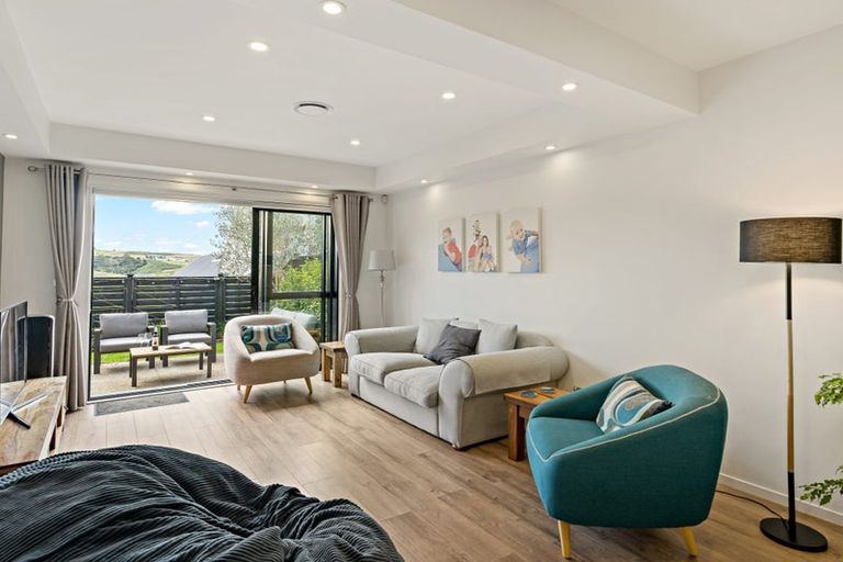 Photo of property in 15 Moki Place, Long Bay, Auckland, 0630