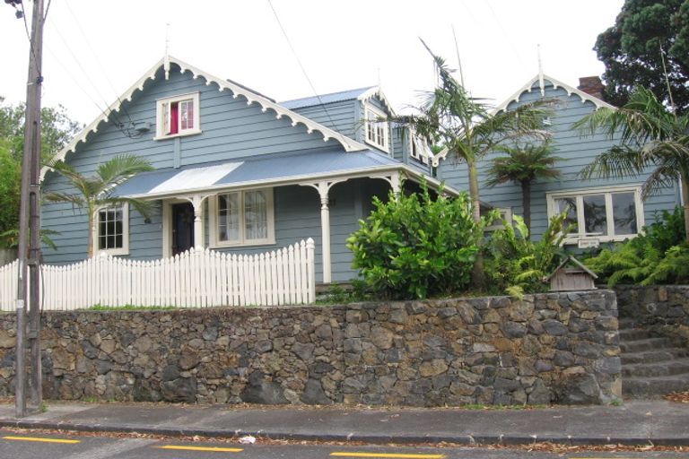 Photo of property in 11 Sylvan Avenue West, Northcote, Auckland, 0627