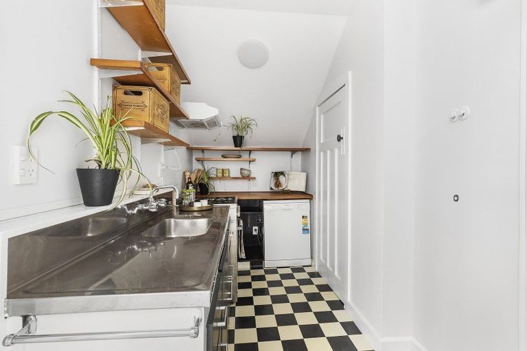 Photo of property in 15 Charlotte Avenue, Brooklyn, Wellington, 6021