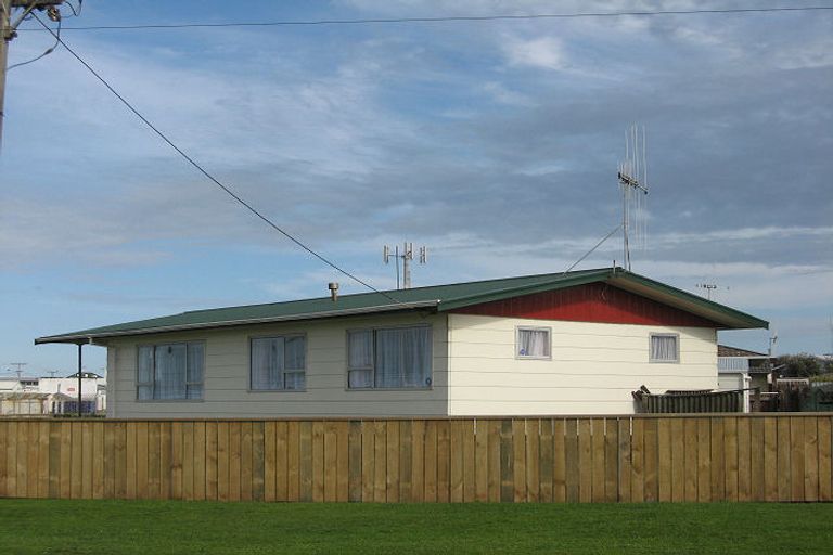 Photo of property in 1a Mosston Road, Castlecliff, Whanganui, 4501