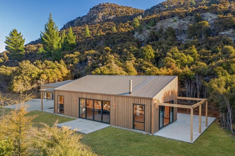 Photo of property in 10 Goldie Lane, Albert Town, Wanaka, 9305
