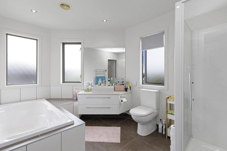 Photo of property in 9 Yarnbrook Grove, Churton Park, Wellington, 6037