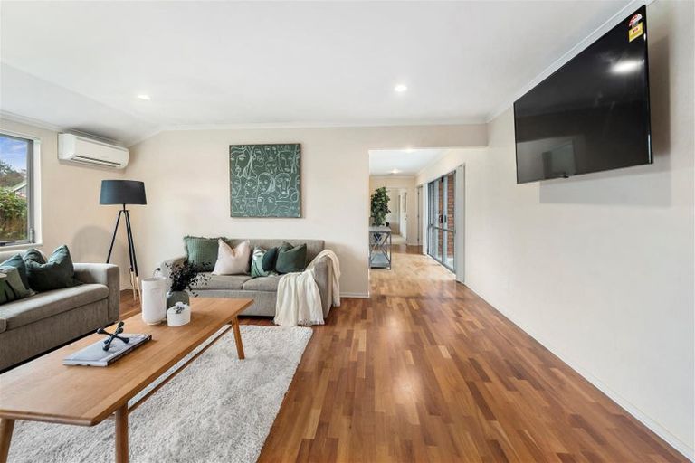 Photo of property in 16 Capricorn Place, Kawaha Point, Rotorua, 3010