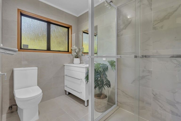 Photo of property in 14 Deverell Place, Northcross, Auckland, 0632