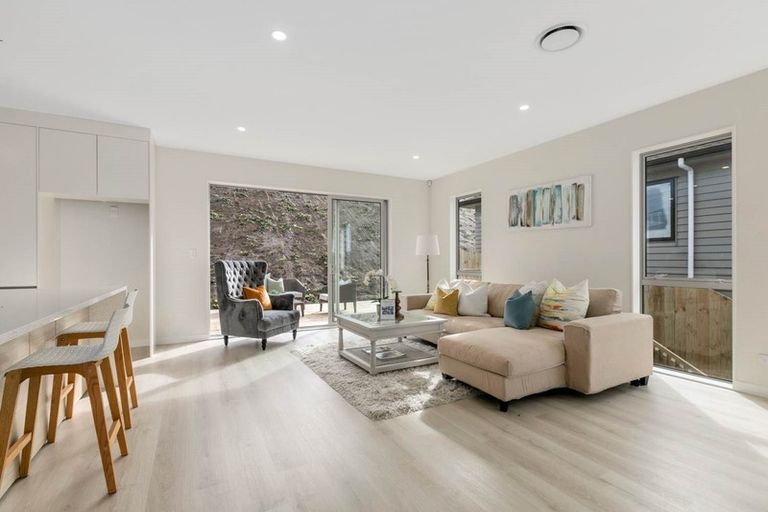 Photo of property in 98 Godfrey Drive, Orewa, 0931