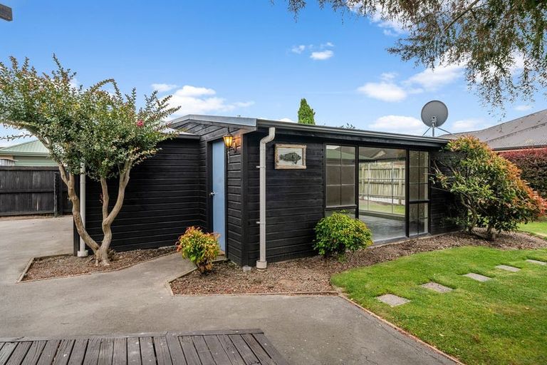 Photo of property in 77 Farquhars Road, Redwood, Christchurch, 8051