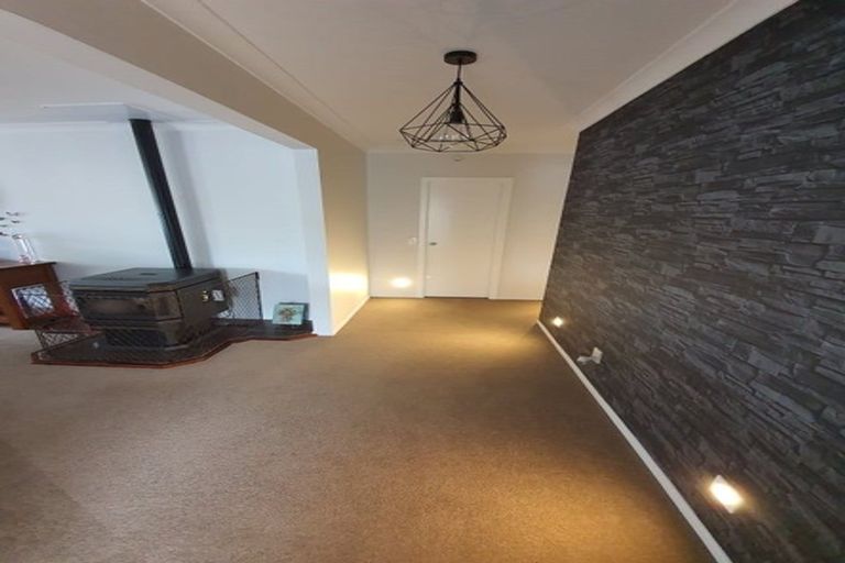 Photo of property in 28 Eglinton Street, Avondale, Christchurch, 8061