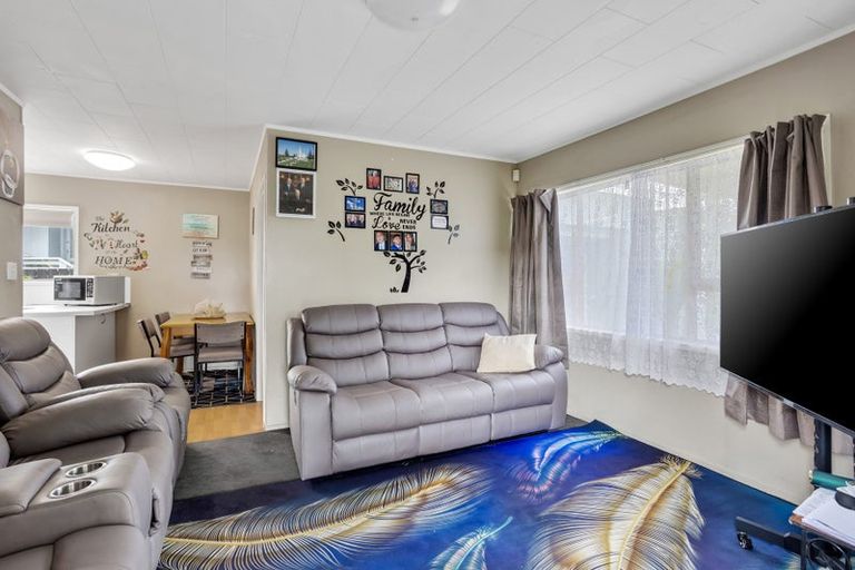 Photo of property in 3 Huruhuru Road, Massey, Auckland, 0614