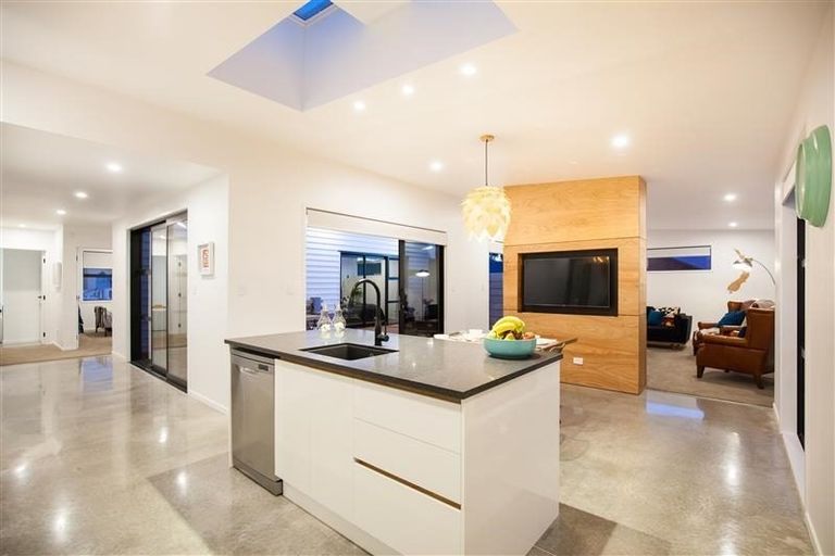 Photo of property in 41 Cyrus Street, Whalers Gate, New Plymouth, 4310