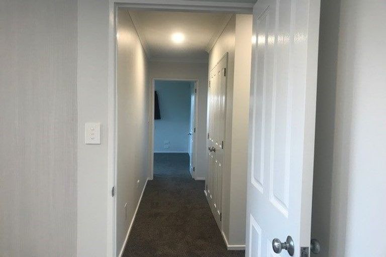 Photo of property in 1 Belcoo Crescent, East Tamaki, Auckland, 2013