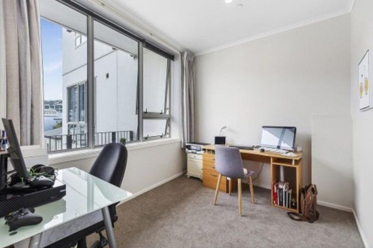 Photo of property in Stadium Garden Flats, 202/107 Thorndon Quay, Pipitea, Wellington, 6011