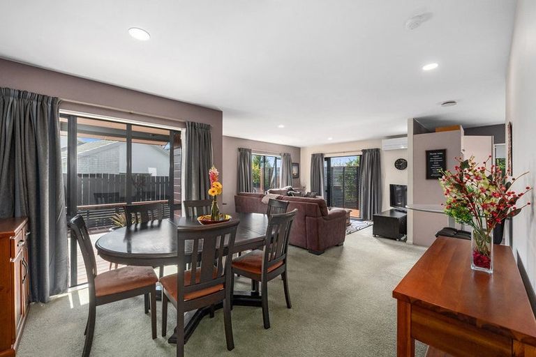 Photo of property in 8 Owl Court, Unsworth Heights, Auckland, 0632