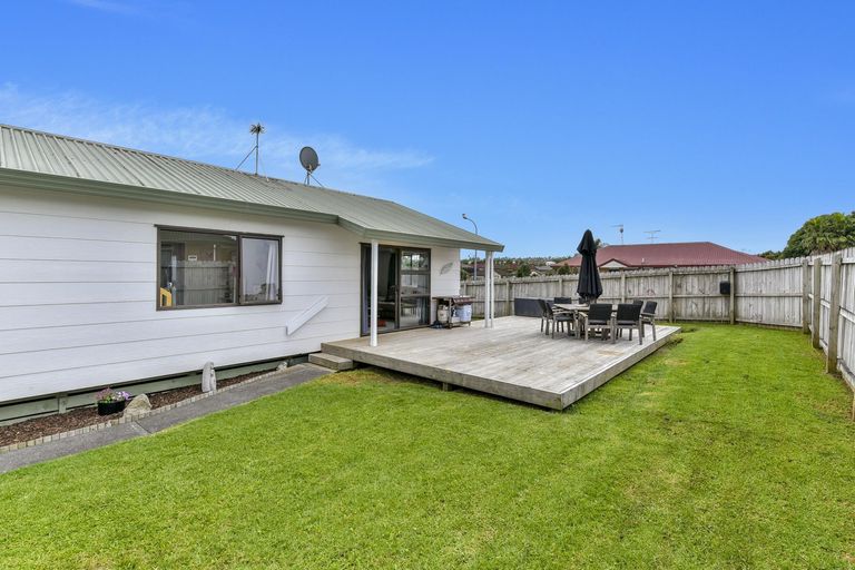 Photo of property in 3a Nerissa Place, Randwick Park, Auckland, 2105