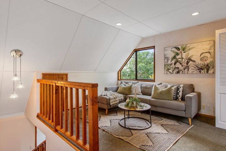 Photo of property in 1/406 East Coast Road, Sunnynook, Auckland, 0630