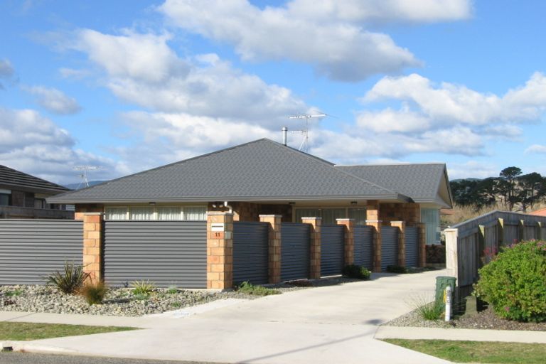 Photo of property in 9 Leanne Way, Waikanae Beach, Waikanae, 5036