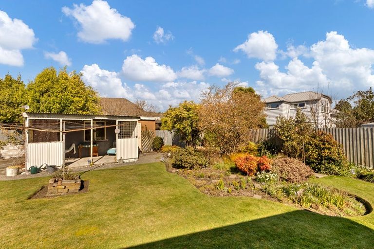 Photo of property in 25 Derrett Place, Saint Martins, Christchurch, 8022