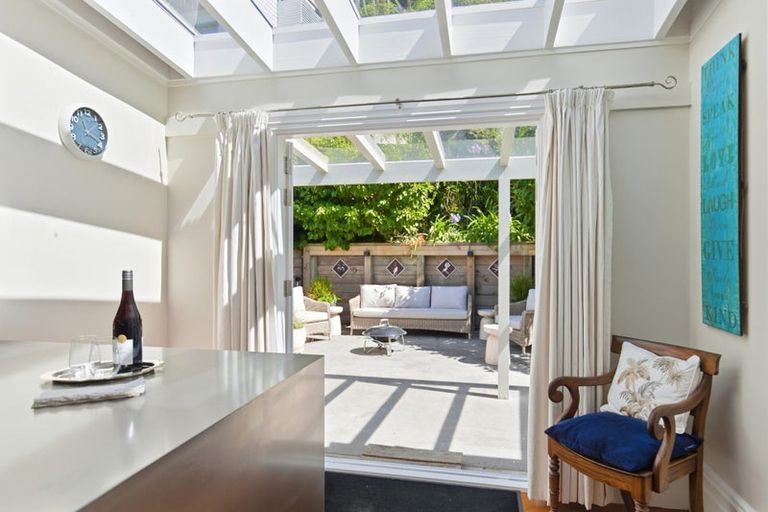 Photo of property in 500 Evans Bay Parade, Hataitai, Wellington, 6021