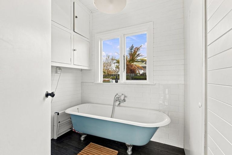 Photo of property in 66 Saint Martins Road, Saint Martins, Christchurch, 8022