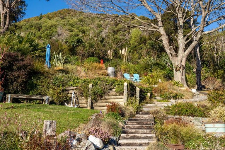Photo of property in 7 Arthur Crescent, Waikawa, Picton, 7220