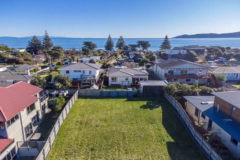 Photo of property in 17 Metzenthin Close, Raumati South, Paraparaumu, 5032
