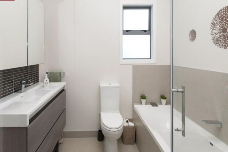 Photo of property in 1/124 Bucklands Beach Road, Bucklands Beach, Auckland, 2012