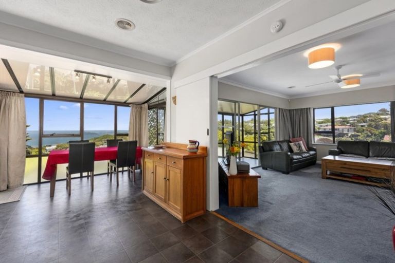 Photo of property in 35 Oakleigh Street, Maungaraki, Lower Hutt, 5010