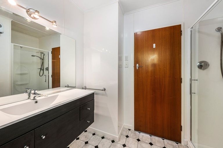 Photo of property in 71 Durham Street, Picton, 7220