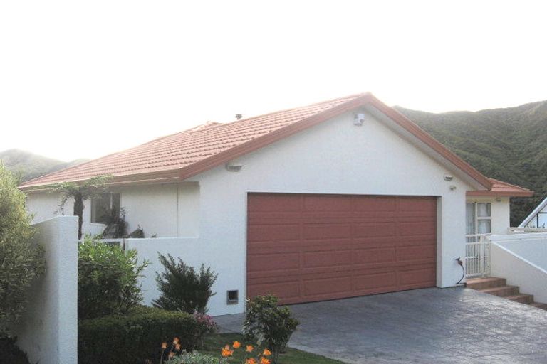 Photo of property in 15 Kapil Grove, Khandallah, Wellington, 6035