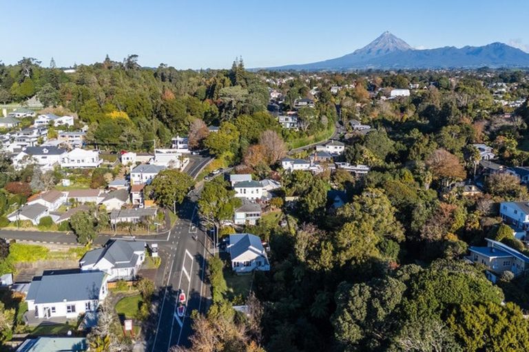 Photo of property in 28 Carrington Street, New Plymouth, 4310