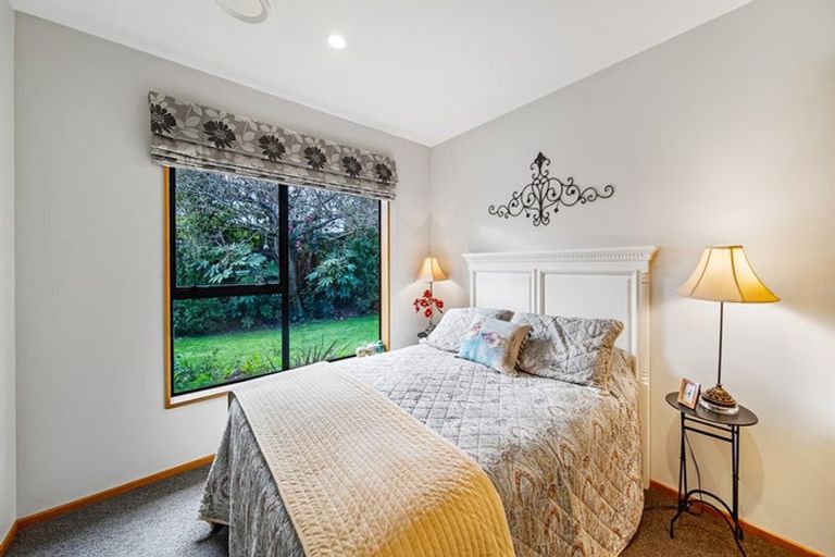 Photo of property in 18 Vanderbilt Place, Halswell, Christchurch, 8025