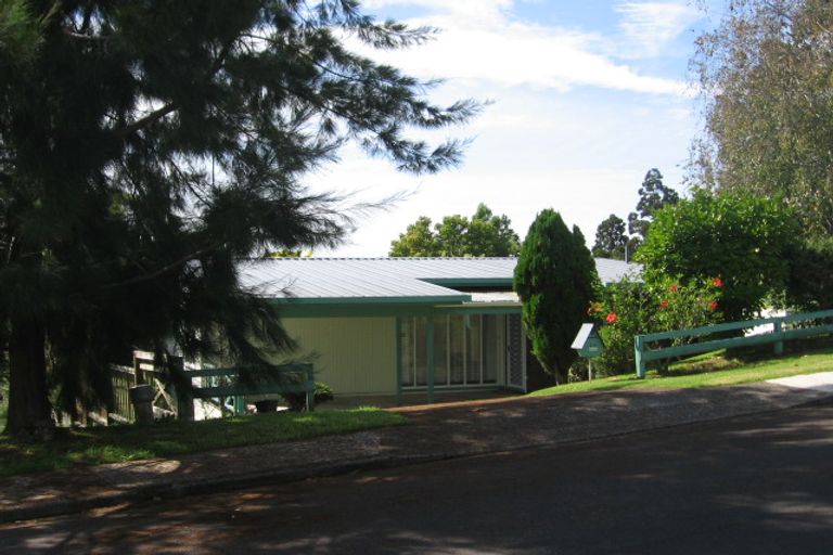 Photo of property in 24 Pokapu Street, Titirangi, Auckland, 0600