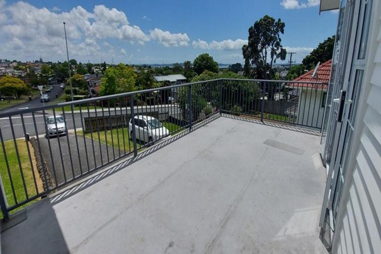 Photo of property in 129 Mcleod Road, Te Atatu South, Auckland, 0610