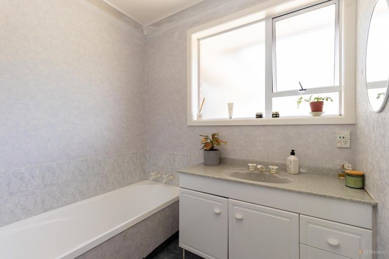 Photo of property in 76 Rhodes Street, Waimate, 7924